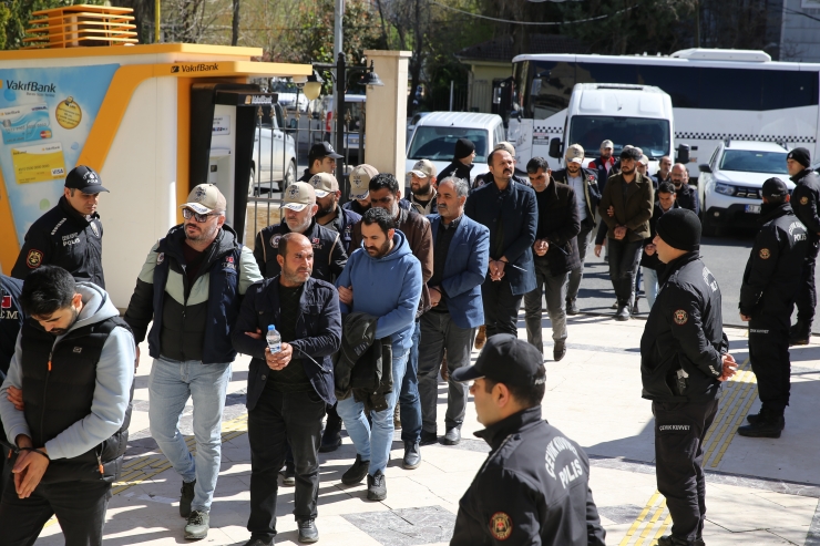 Şanlıurfa'daki terör örgütü PKK/KCK operasyonunda 23 zanlı tutuklandı