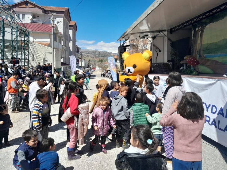 Adıyaman'da depremzede çocuklar için eğlence programı düzenlendi